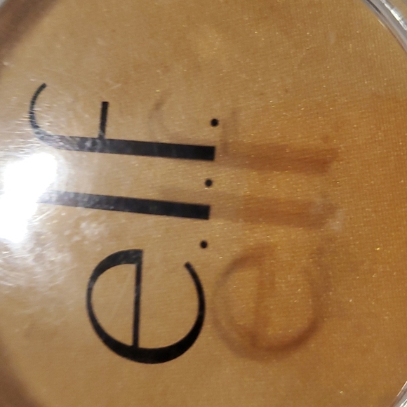E.L.F. Facial Highlighter "Glow" Compact-0.18 oz / 5.0 g. - Picture 3 of 7